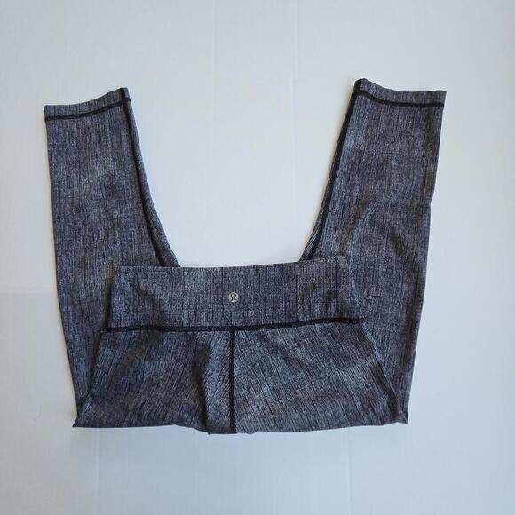 Women's Gray Textured Activewear Leggings - Picture 2 of 8